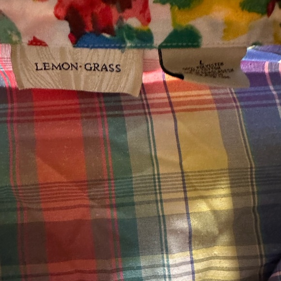 Lemongrass size large button down shirt - Picture 3 of 3